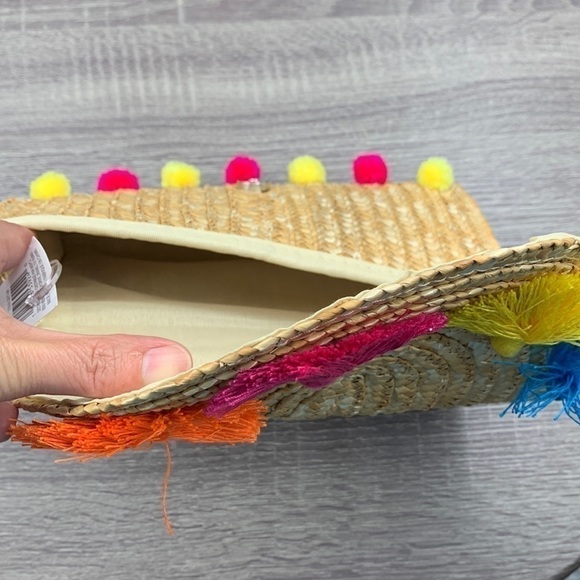 NWT. Art Minds Straw Clutch Size-10” x 6” x 1.75”. - Picture 6 of 8